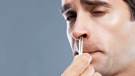 Врач рассказал, почему нельзя выдергивать волосы из носа