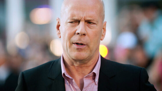 Брюс Уиллис впервые вышел на публику после сообщений о болезни