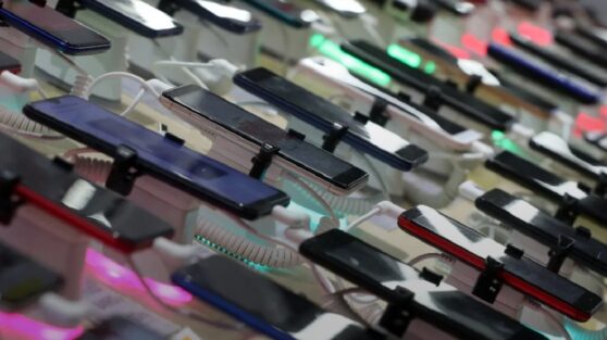В Россию перестали ввозить серые смартфоны В Россию перестали ввозить серые смартфоны