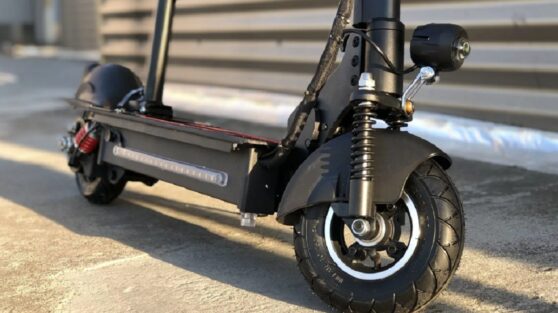 78-летняя россиянка устроила ДТП на электросамокате