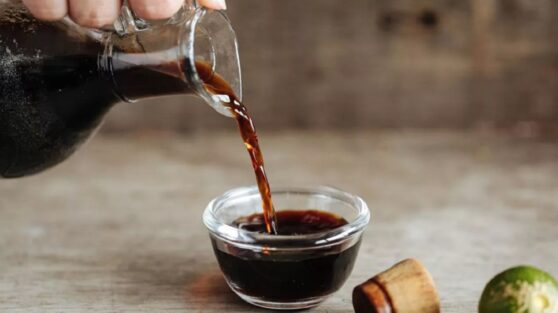 Названо количество соевого соуса, которое может убить