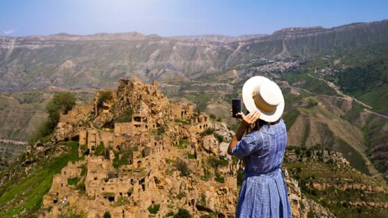 Туристам в Дагестане рекомендовали забыть про шорты и майки