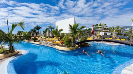 Туристы в Испании устроили забег до шезлонгов