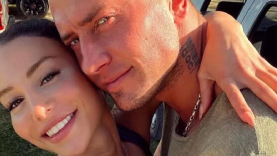 Павел Прилучный показал жену во время тренировки