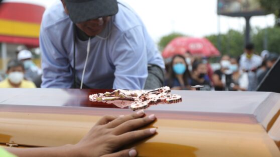 Объявленная мертвой женщина «ожила» во время своих похорон