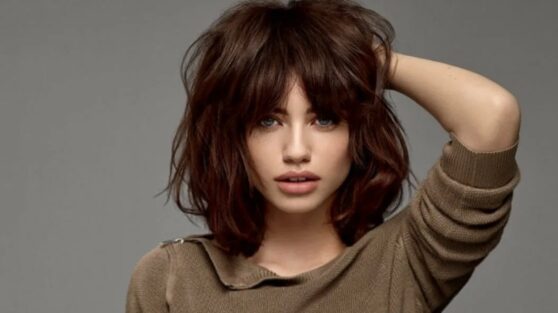 Стилист назвал модные стрижки для непослушных волос