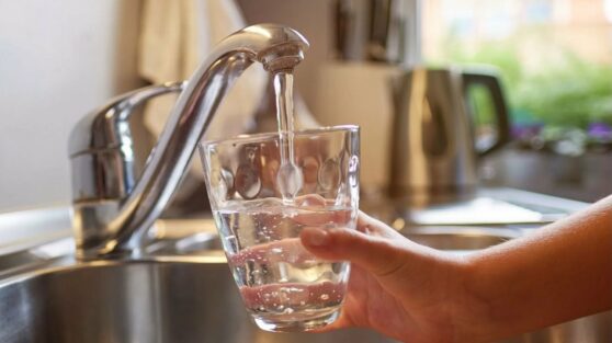 Доктор объяснил, почему нельзя пить горячую воду из-под крана