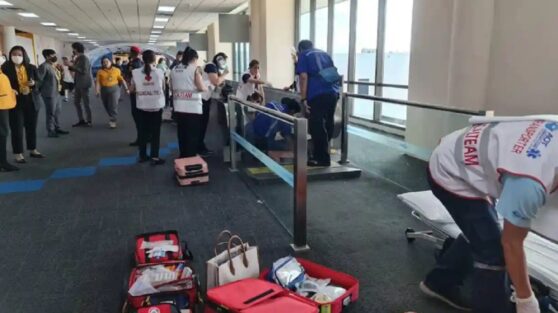 Женщине ампутировали ногу после того, как она застряла на движущейся дорожке в аэропорту