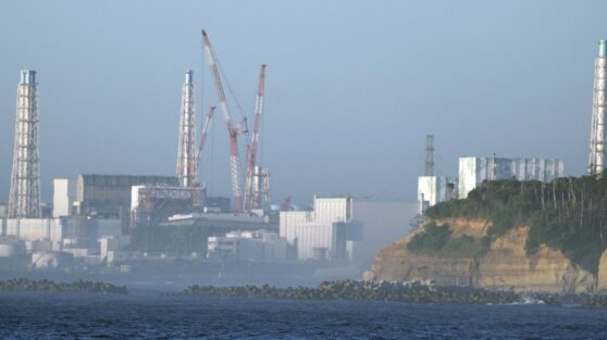 Япония начала сливать воду с Фукусимы в океан