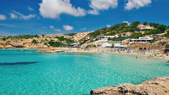 Туристы на Ибице устроили массовую драку с местными