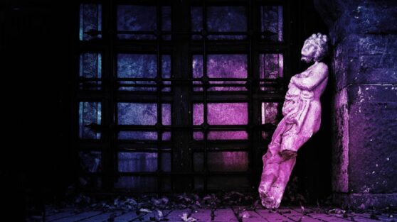 Туристы уронили статую во время фотосессии в Италии