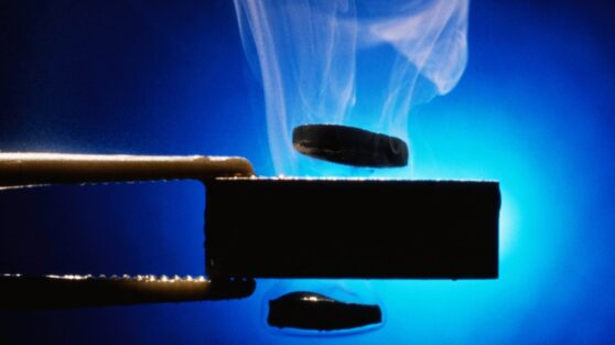 Ученые случайно обнаружили частицу-демона, которую никто не мог найти почти 70 лет