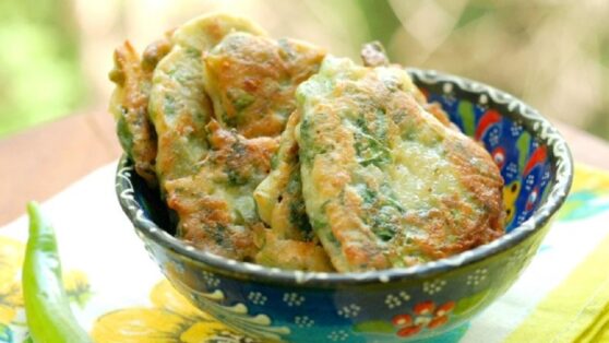 Мюджвери из кабачков и сыром: овощные оладьи по-турецки за 30 минут