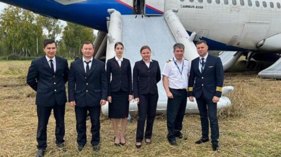 Пилот, посадивший Airbus в поле, раскрыл детали происшествия на допросе Пилот, посадивший Airbus в поле, раскрыл детали происшествия на допросе
