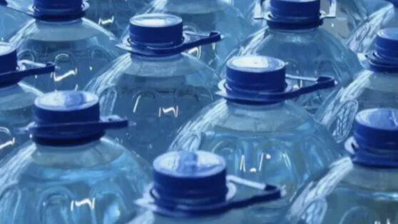 Исследование показало, что бутилированная вода может быть опасна для здоровья