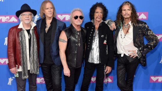 Aerosmith отменила прощальный тур из-за проблем со связками у Стивена Тайлера Aerosmith отменила прощальный тур из-за проблем со связками у Стивена Тайлера