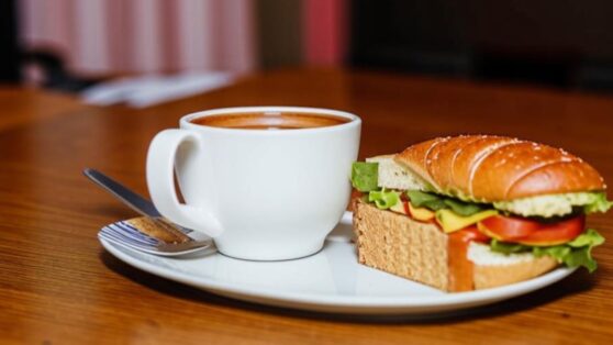 Назван худший завтрак после каши, который вредит поджелудочной железе